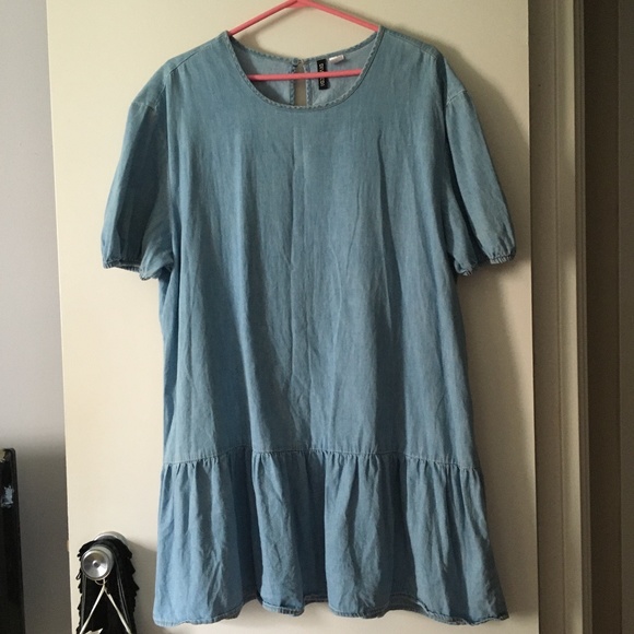 H&M Light Blue Denim Peplum Hem Puff Sleeve Oversized Dress L - Picture 1 of 4